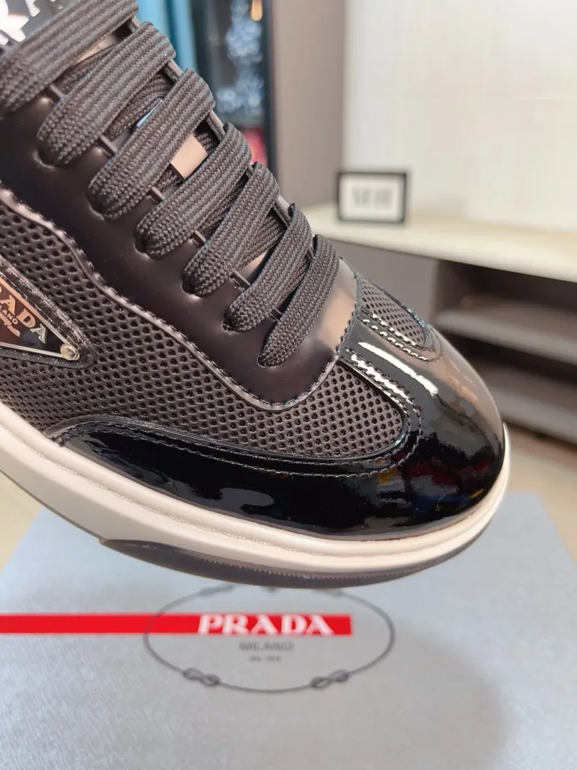 Men's shoes 💰600🌹🌹High-quality new Prada counters are launched simultaneously. The new men's shoes and 😘fabrics are selected from imported mesh and glue-spraying technology. Imported cowhide lining. 👍🏿High-end☄️Open-molded non-slip rubber outsole, exquisite lines, simple and elegant, comfortable and high-end for leisure travel. Code number: 38 to 44